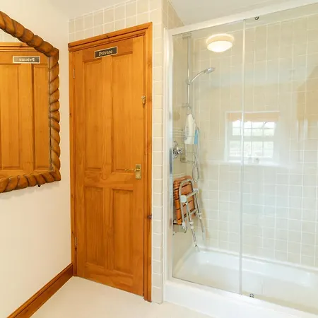 Lolgorien, West Cornwall, Sleeps 8 Вилла