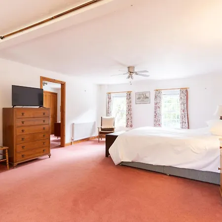 Lolgorien, West Cornwall, Sleeps 8 *