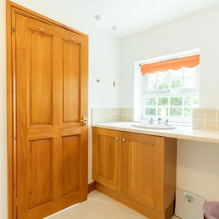 Lolgorien, West Cornwall, Sleeps 8 *