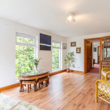 Lolgorien, West Cornwall, Sleeps 8 *