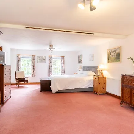 Вилла Lolgorien, West Cornwall, Sleeps 8 *