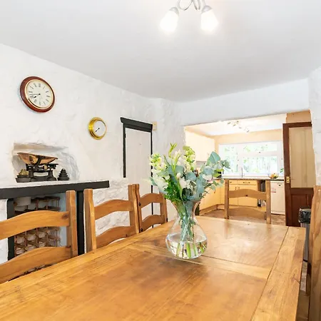 Lolgorien, West Cornwall, Sleeps 8